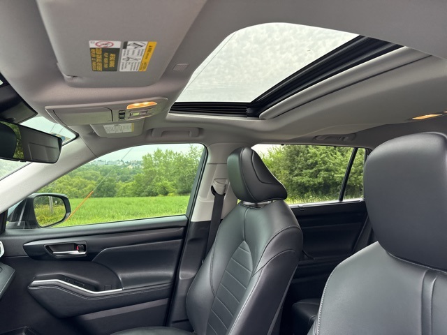 2021 Toyota Highlander XLE photo 6