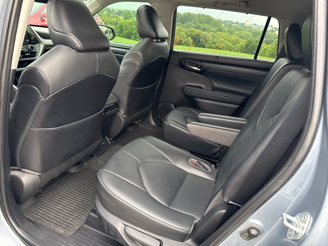 2021 Toyota Highlander XLE photo 7