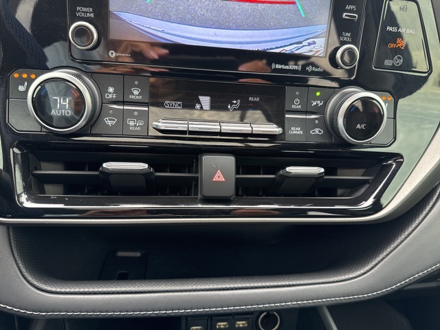 2021 Toyota Highlander XLE photo 11