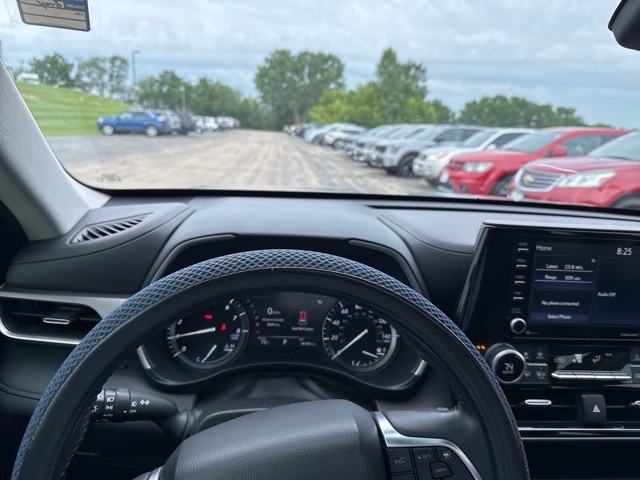 2021 Toyota Highlander XLE photo 16
