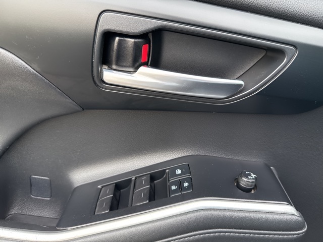 2021 Toyota Highlander XLE photo 18