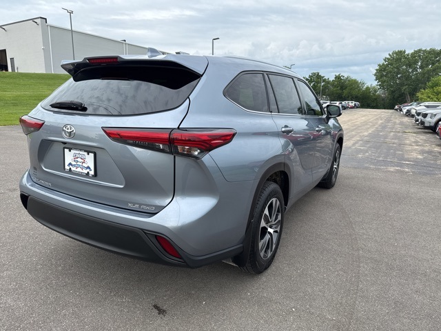 2021 Toyota Highlander XLE photo 22