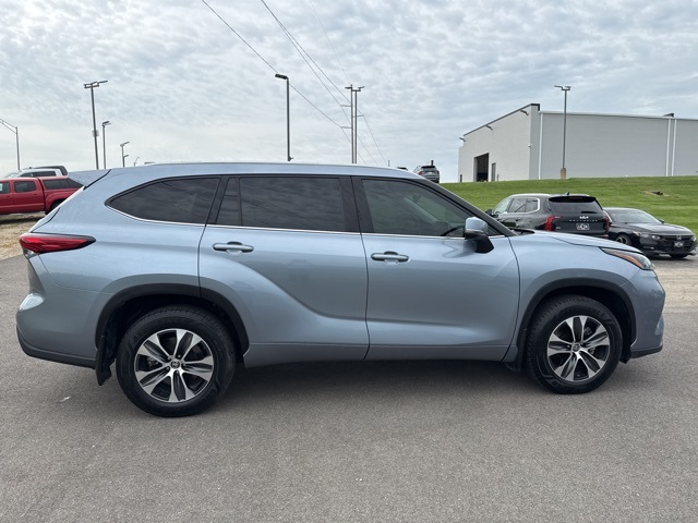 2021 Toyota Highlander XLE photo 23
