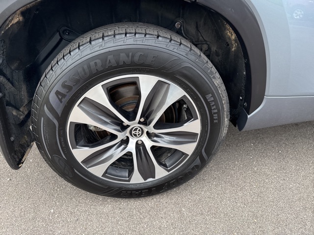 2021 Toyota Highlander XLE photo 24