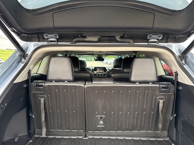 2021 Toyota Highlander XLE photo 25