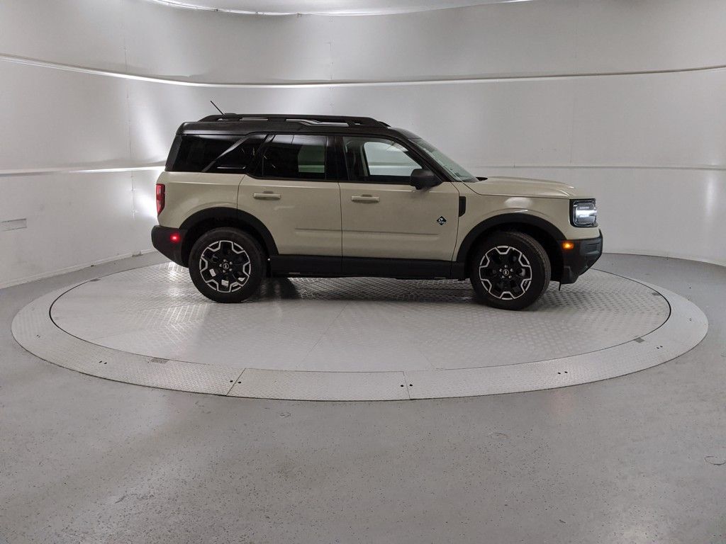 2025 Ford Bronco Sport Outer Banks photo 2