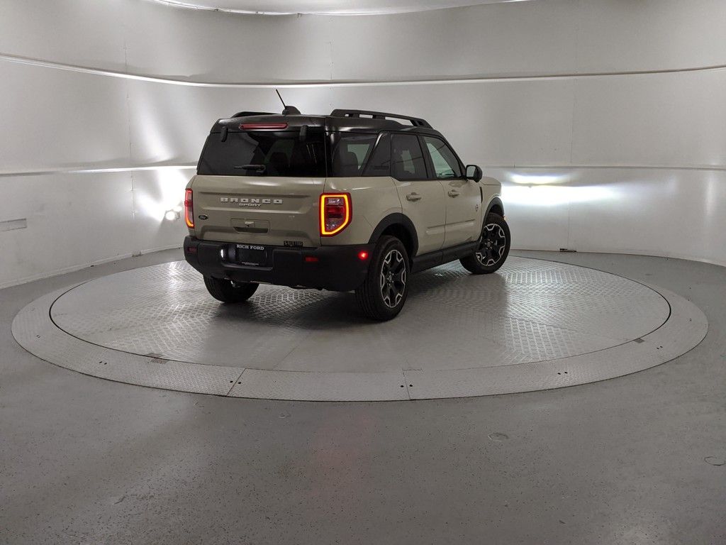 2025 Ford Bronco Sport Outer Banks photo 3