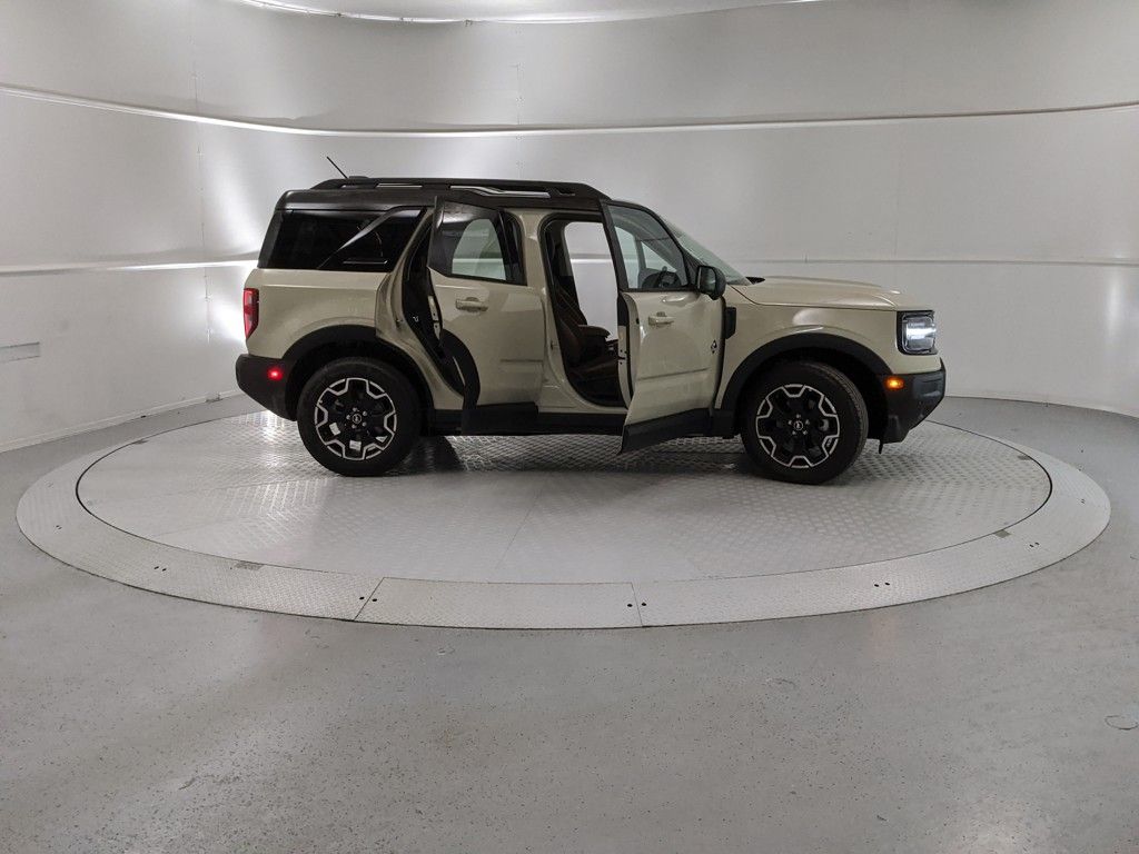 2025 Ford Bronco Sport Outer Banks photo 7