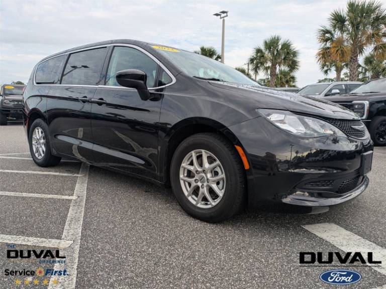 2023 Chrysler Voyager LX