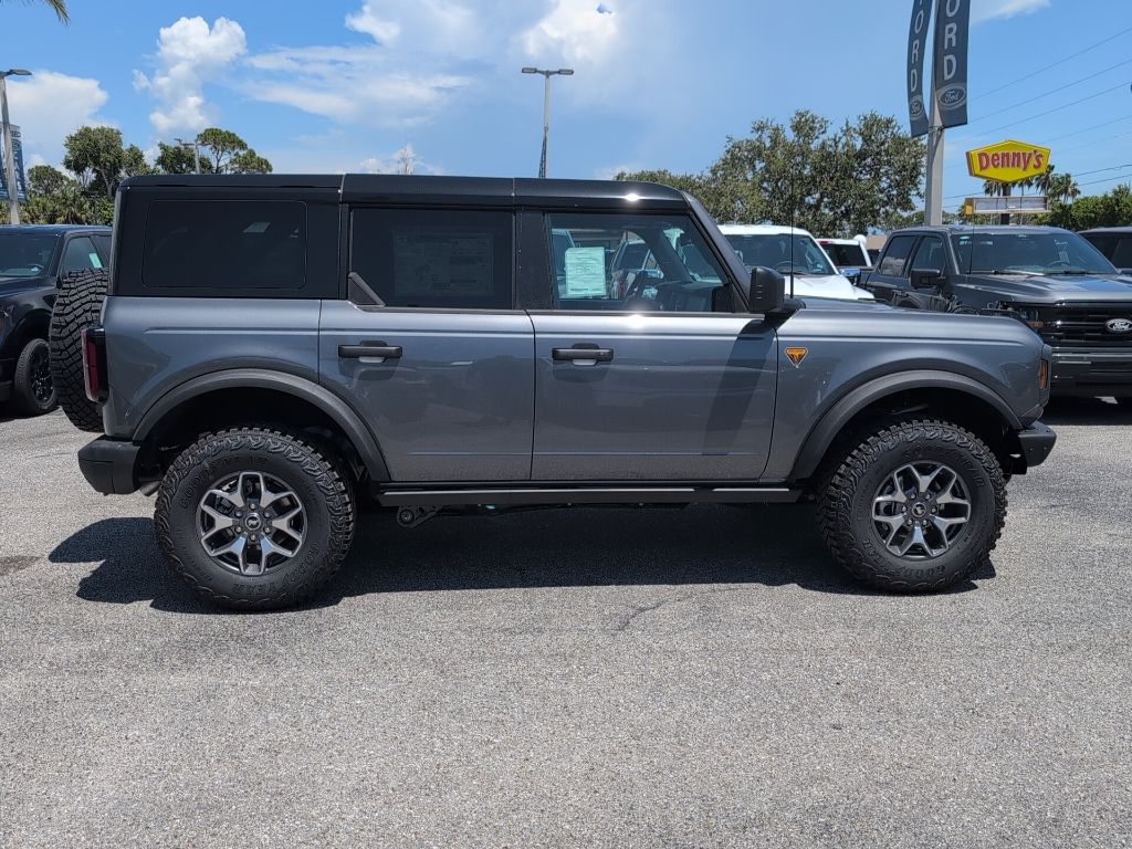 2025 Ford Bronco Badlands photo 2