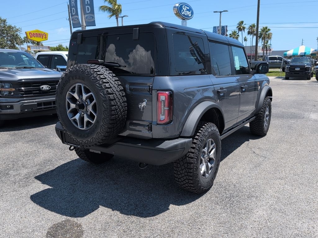2025 Ford Bronco Badlands photo 3