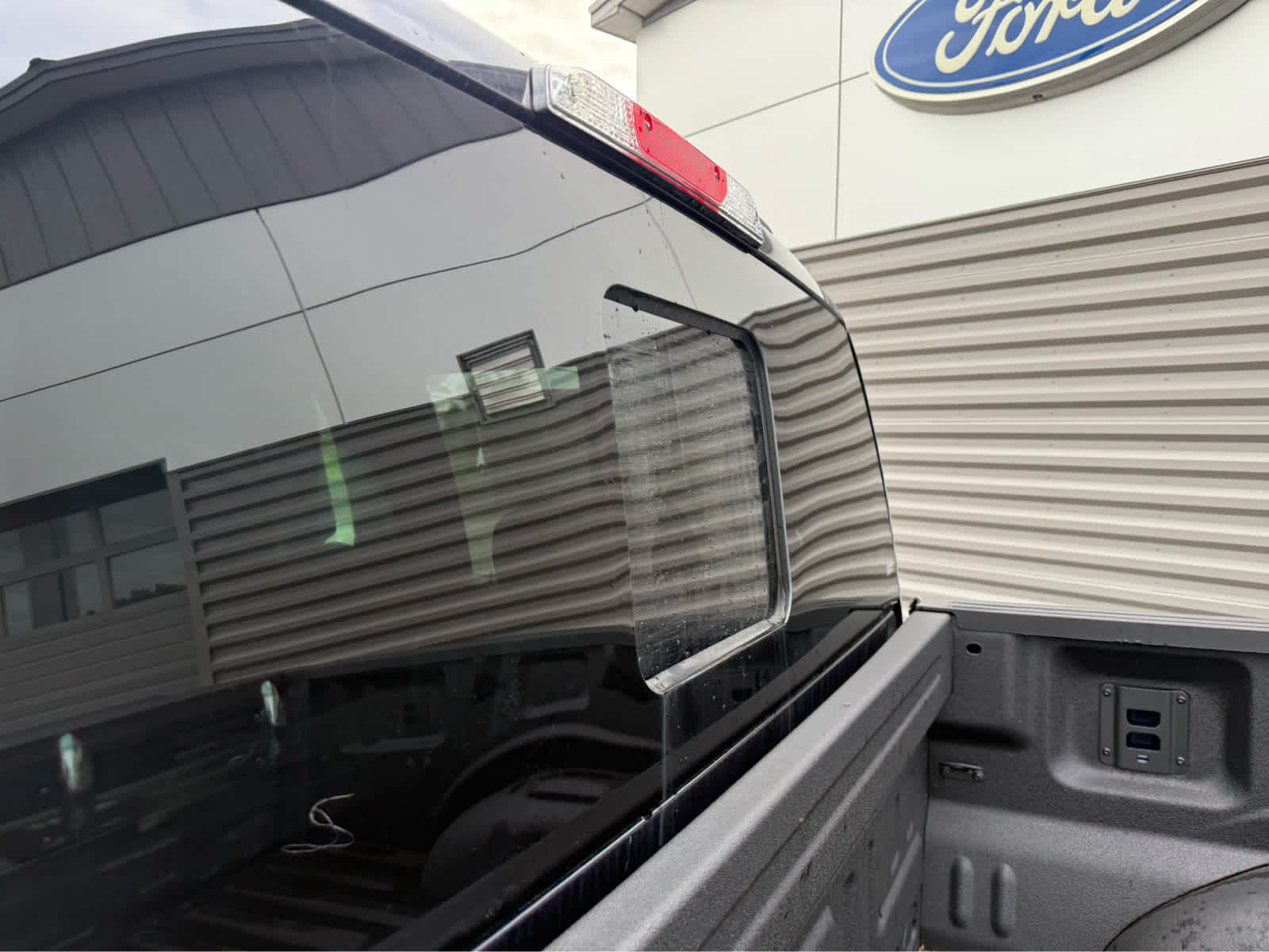 2025 Ford F-150 Lariat photo 2