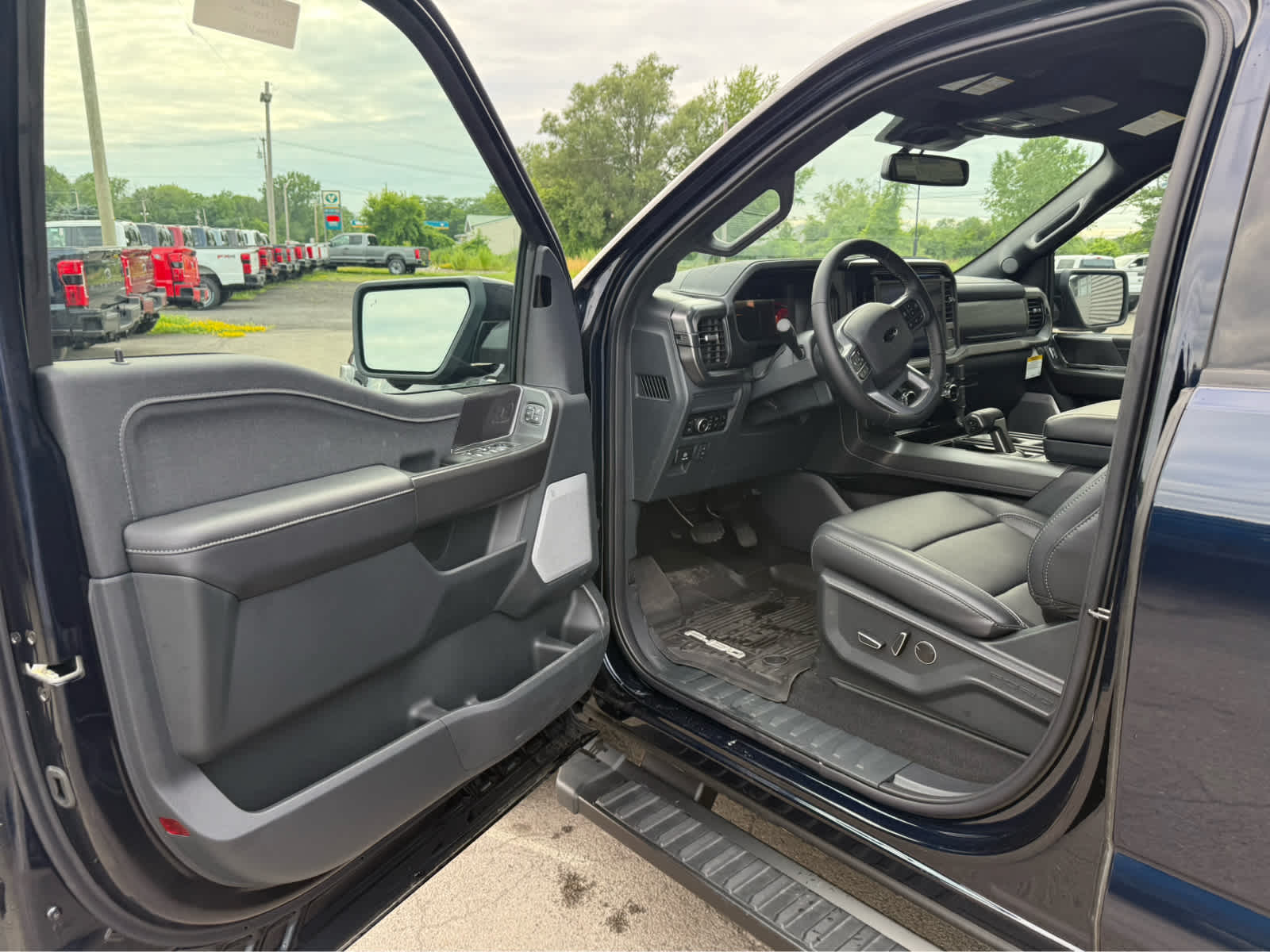 2025 Ford F-150 Lariat photo 6