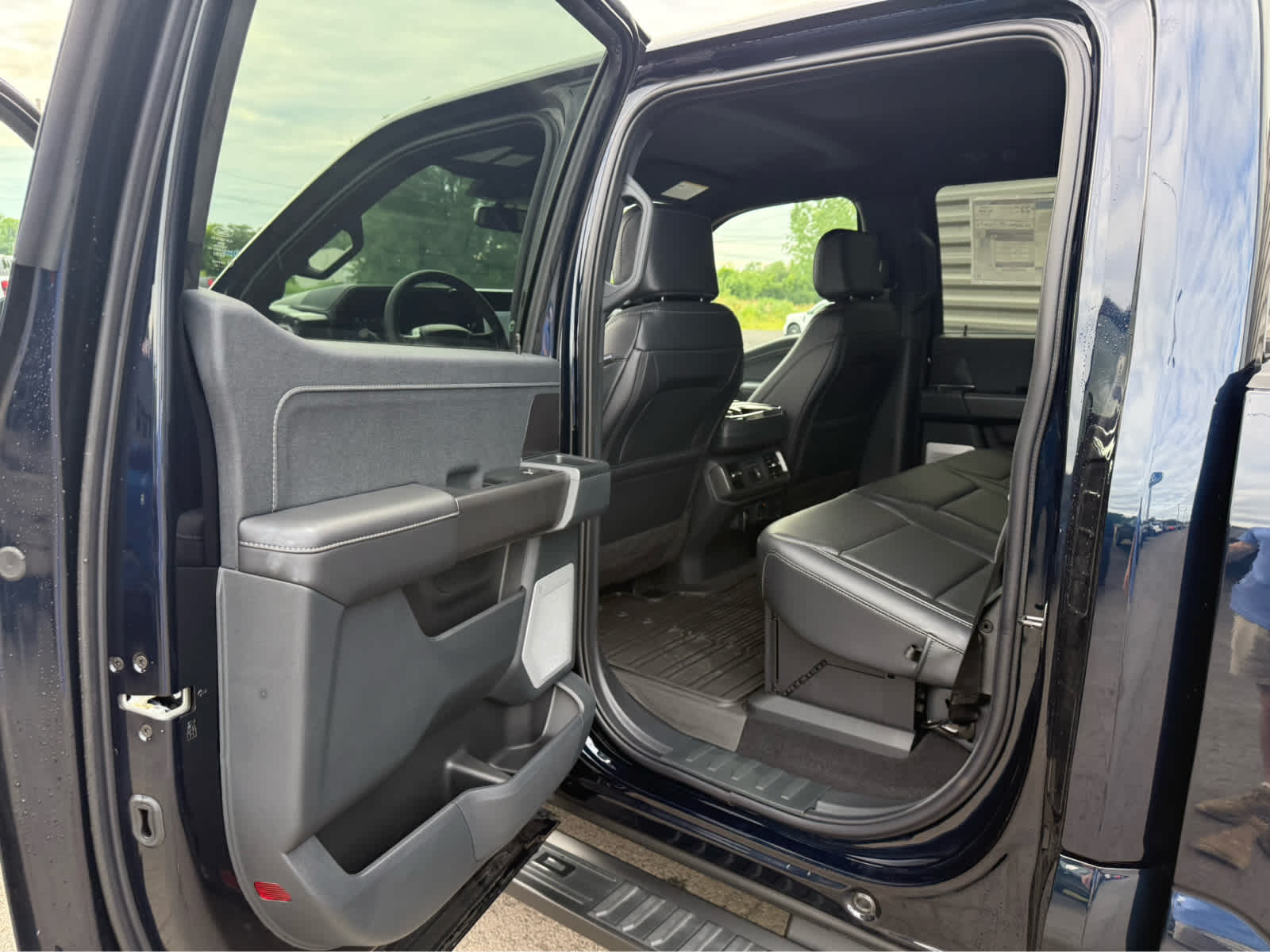 2025 Ford F-150 Lariat photo 16