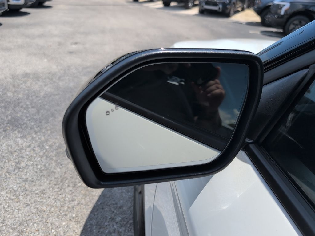 2025 Ford Explorer ST photo 3