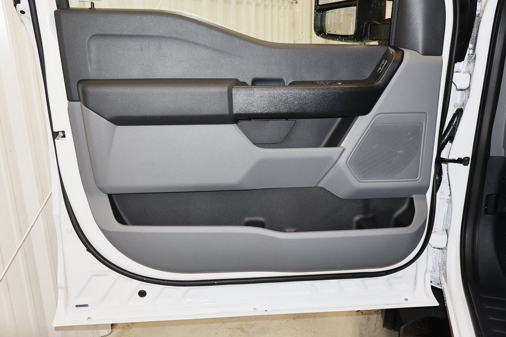 2025 Ford F-600 photo 6