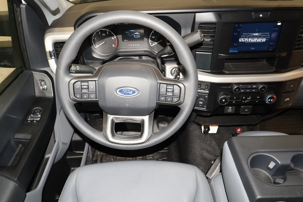 2025 Ford F-600 photo 10