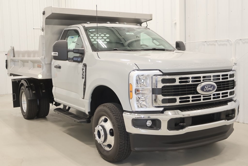 2025 Ford F-350 photo 2