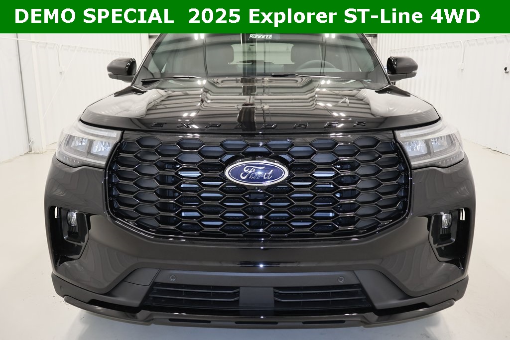 2025 Ford Explorer ST-Line photo 3