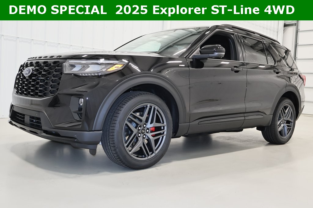 2025 Ford Explorer ST-Line photo 4
