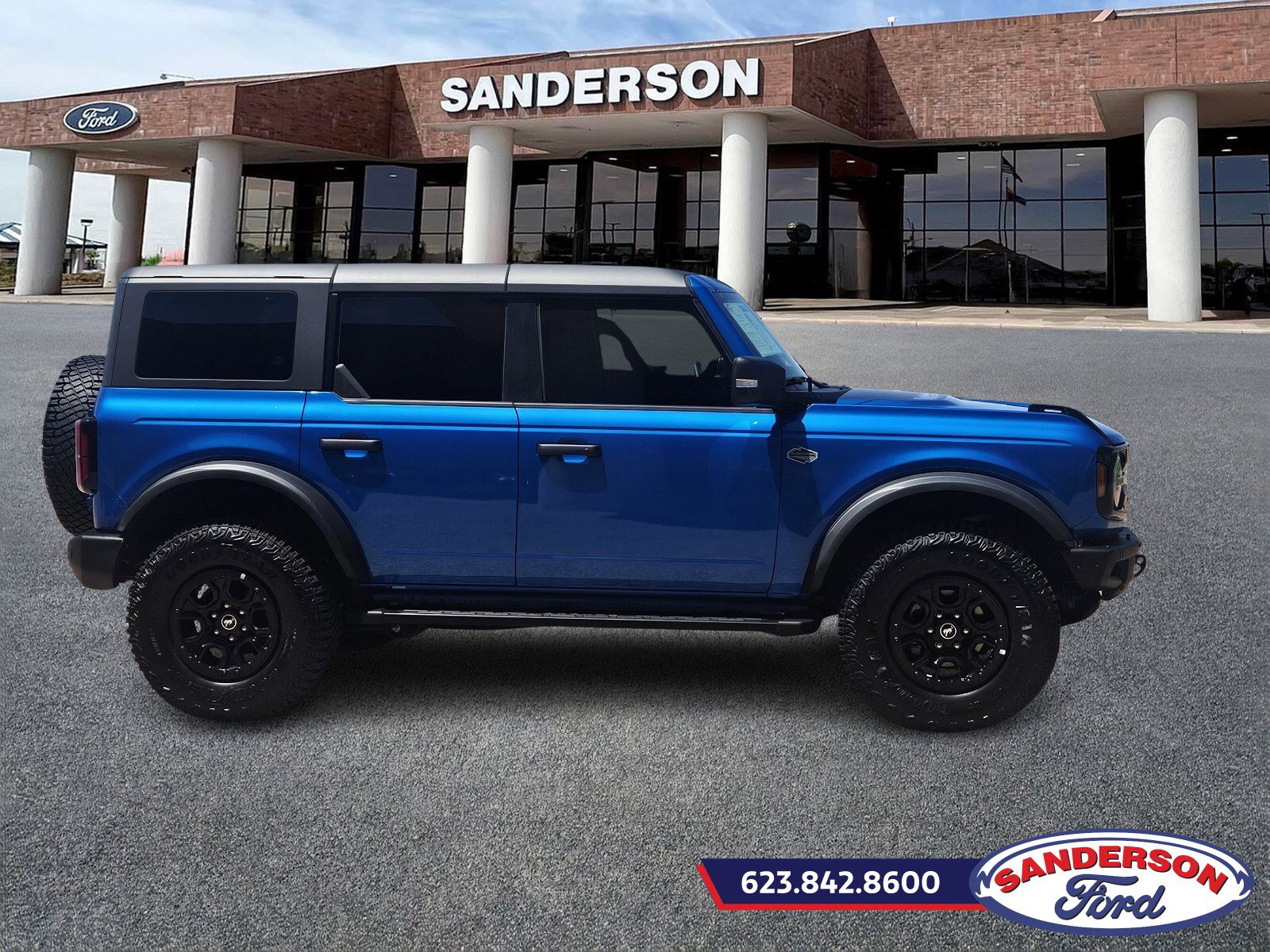 2024 Ford Bronco Wildtrak photo 2