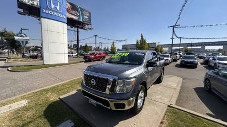 2017 Nissan Titan SV