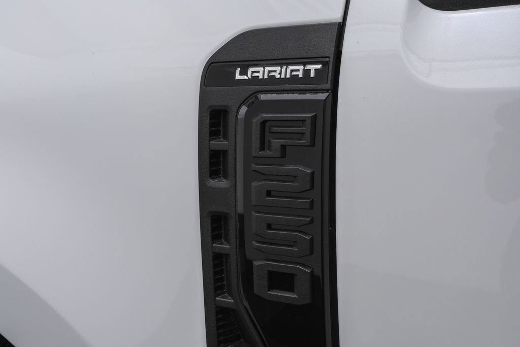 2025 Ford F-250 Lariat photo 2