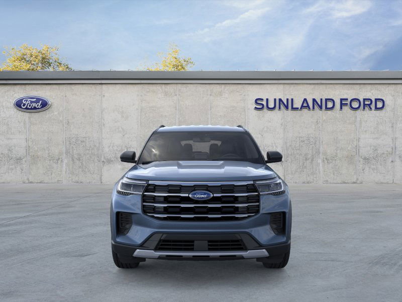 2025 Ford Explorer photo 2