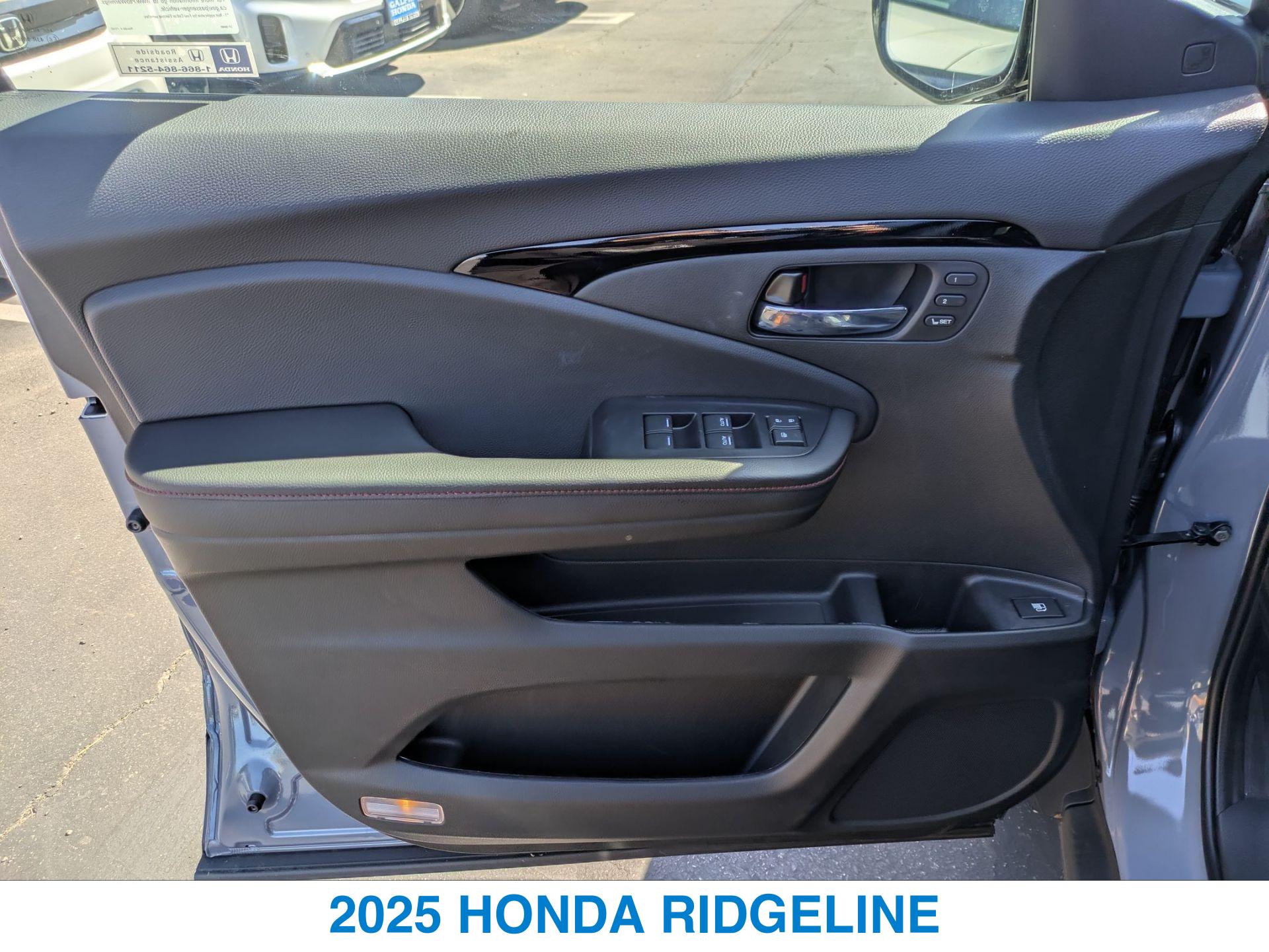 2025 Honda Ridgeline Black Edition photo 10