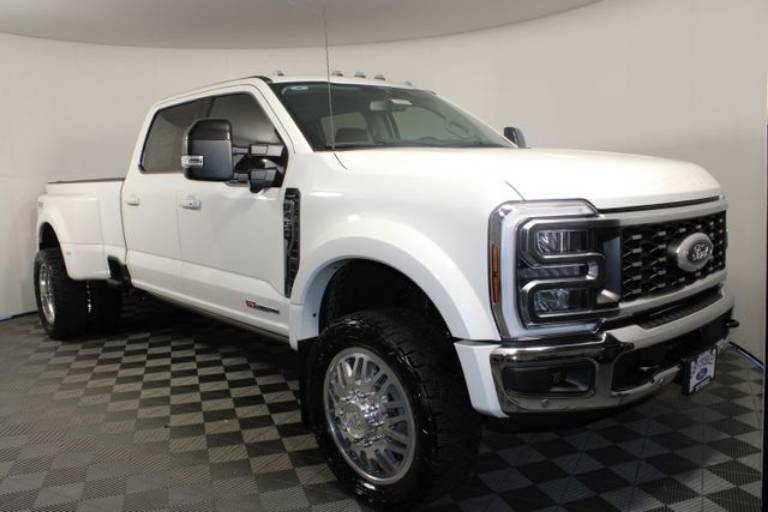 2025 Ford Super Duty F-450 DRW LARIAT