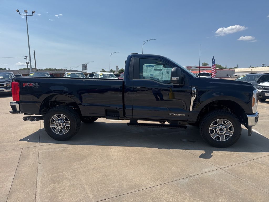 2025 Ford F-350 photo 2