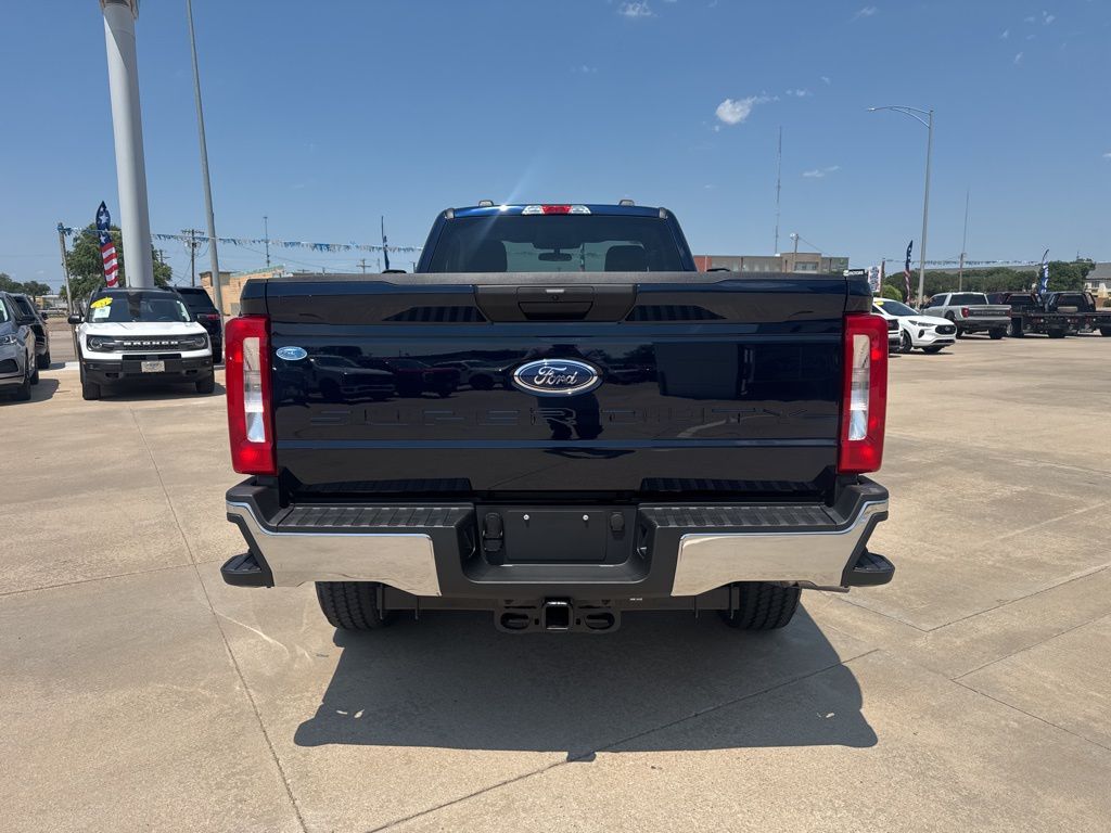 2025 Ford F-350 photo 4
