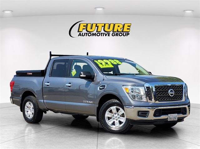 2017 Nissan Titan SV