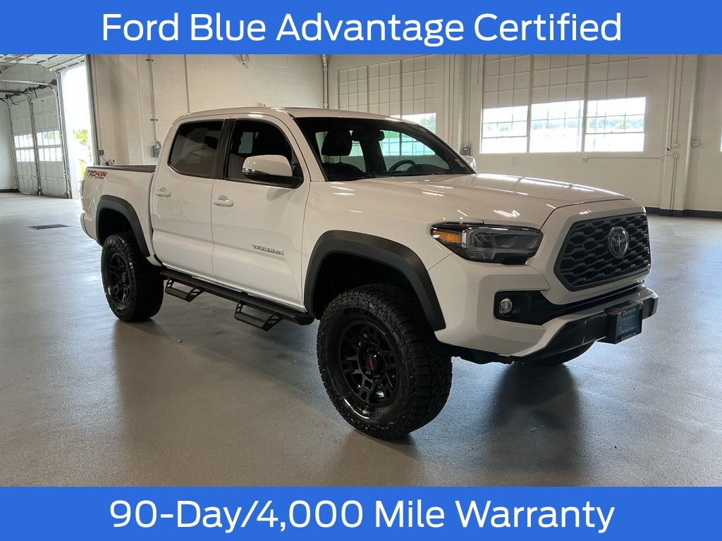 2022 Toyota Tacoma TRD Off-Road photo 2