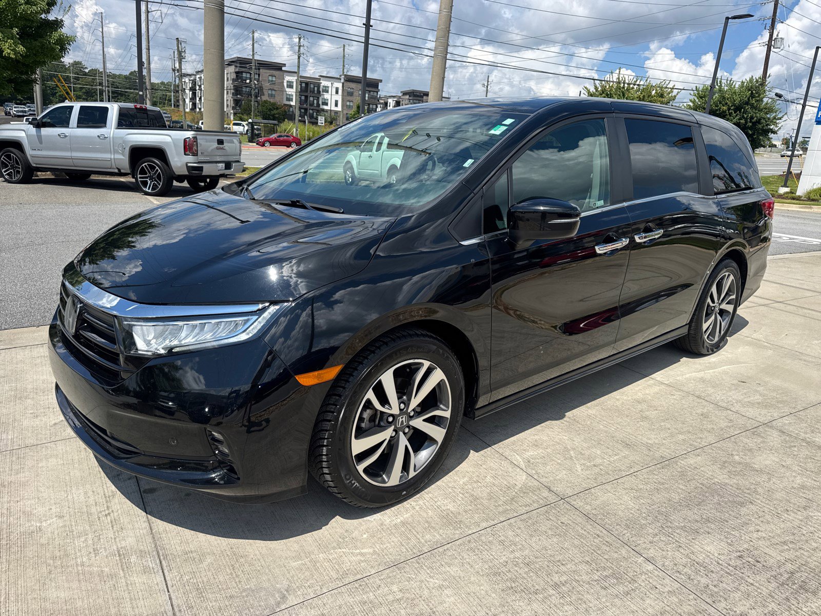 2024 Honda Odyssey Touring photo 2