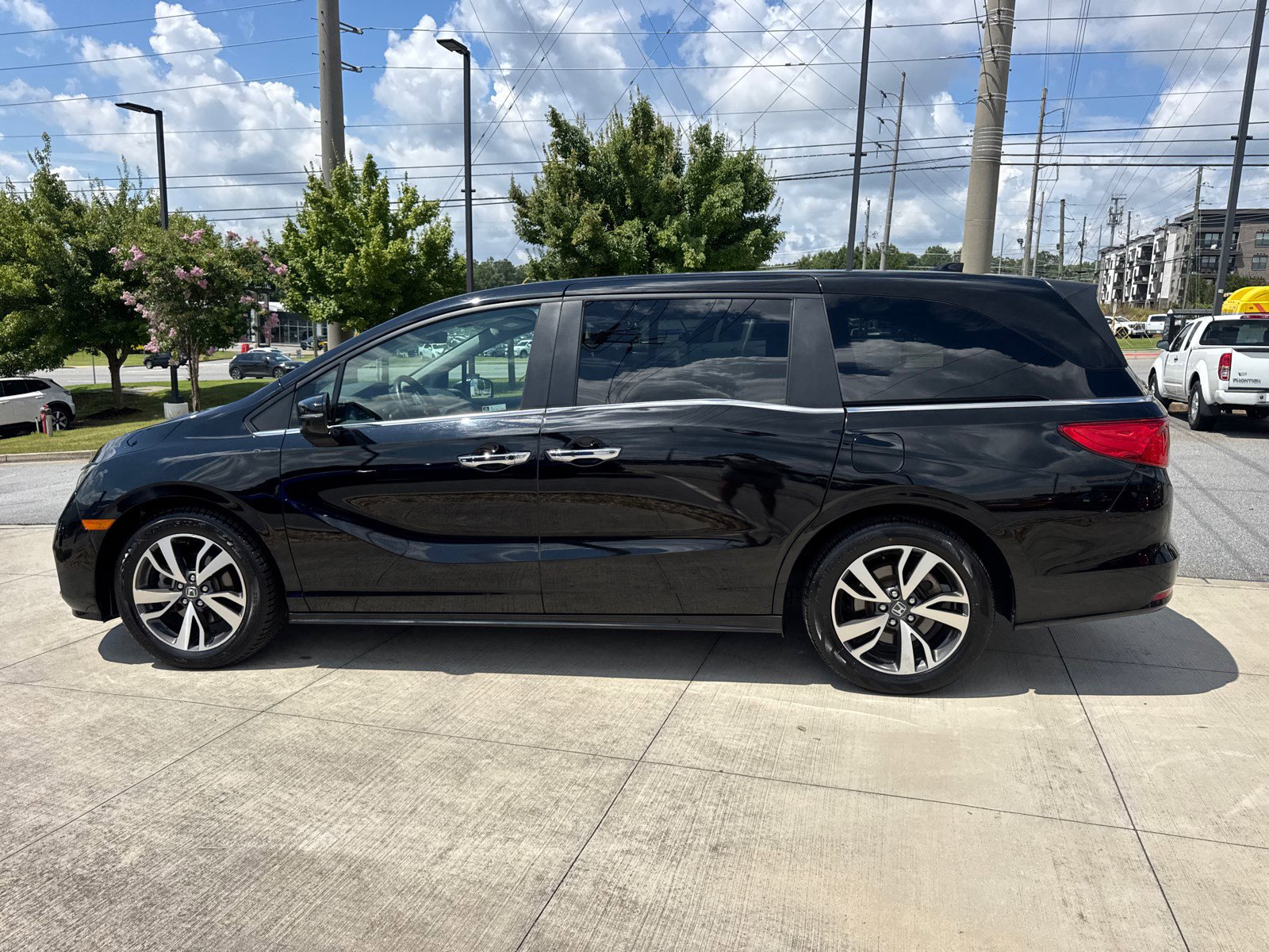 2024 Honda Odyssey Touring photo 3