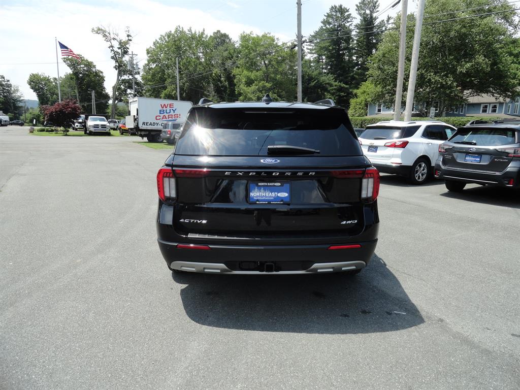 2025 Ford Explorer photo 3