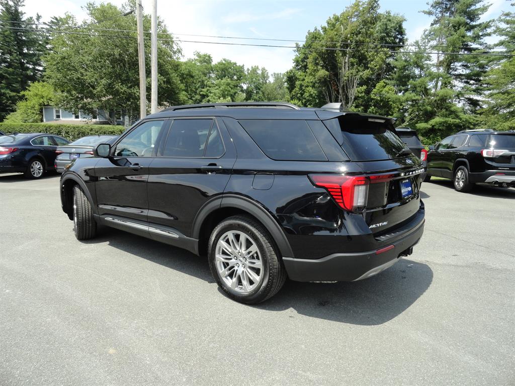2025 Ford Explorer photo 4