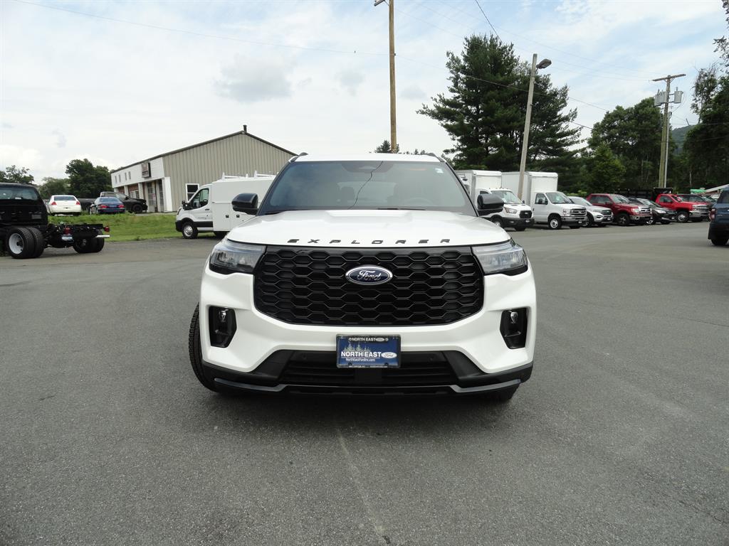 2025 Ford Explorer ST-Line photo 2