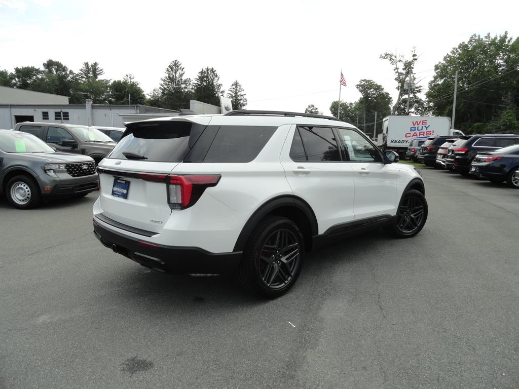 2025 Ford Explorer ST-Line photo 5