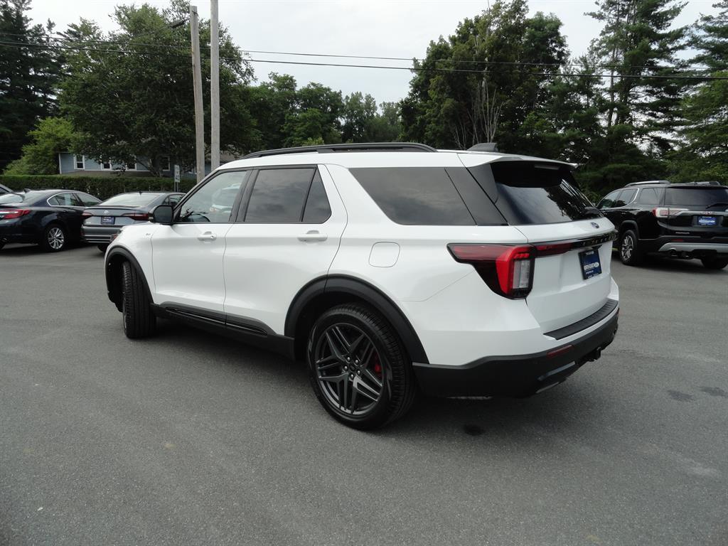 2025 Ford Explorer ST-Line photo 7