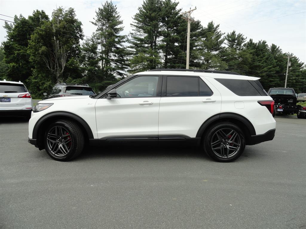 2025 Ford Explorer ST-Line photo 8