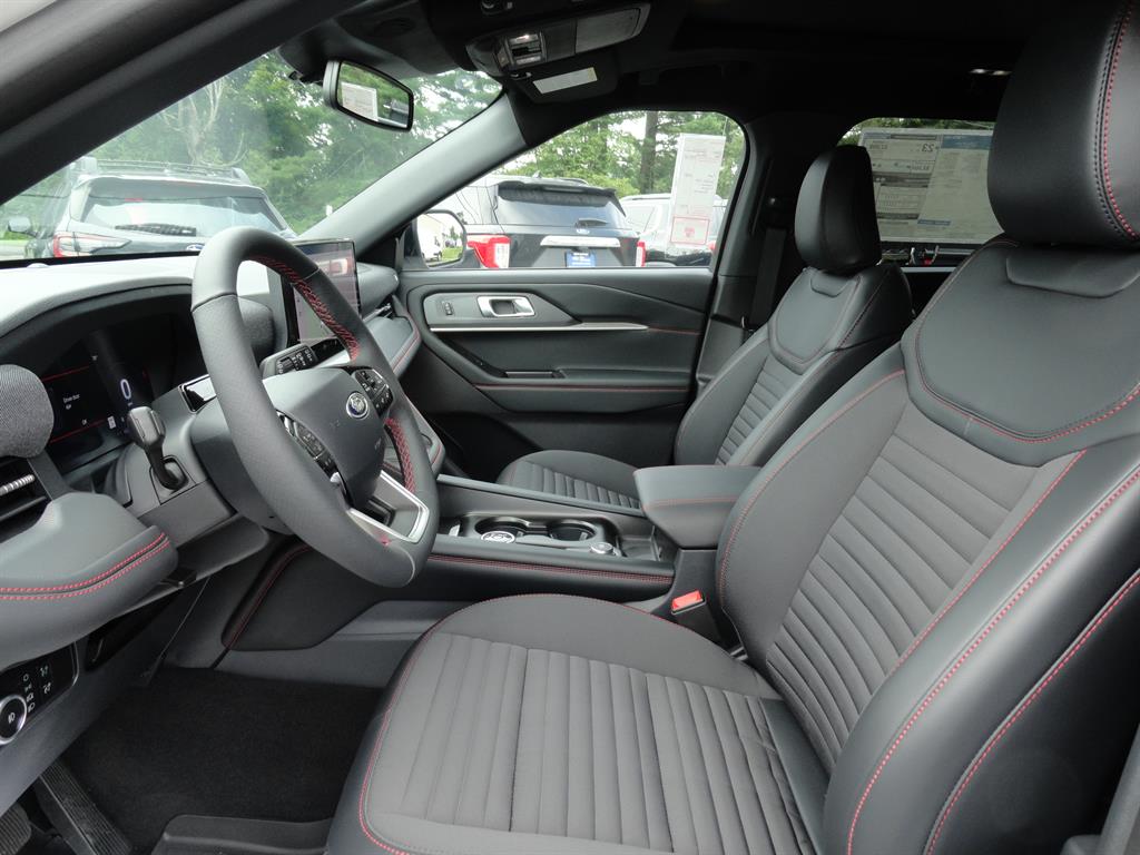 2025 Ford Explorer ST-Line photo 13