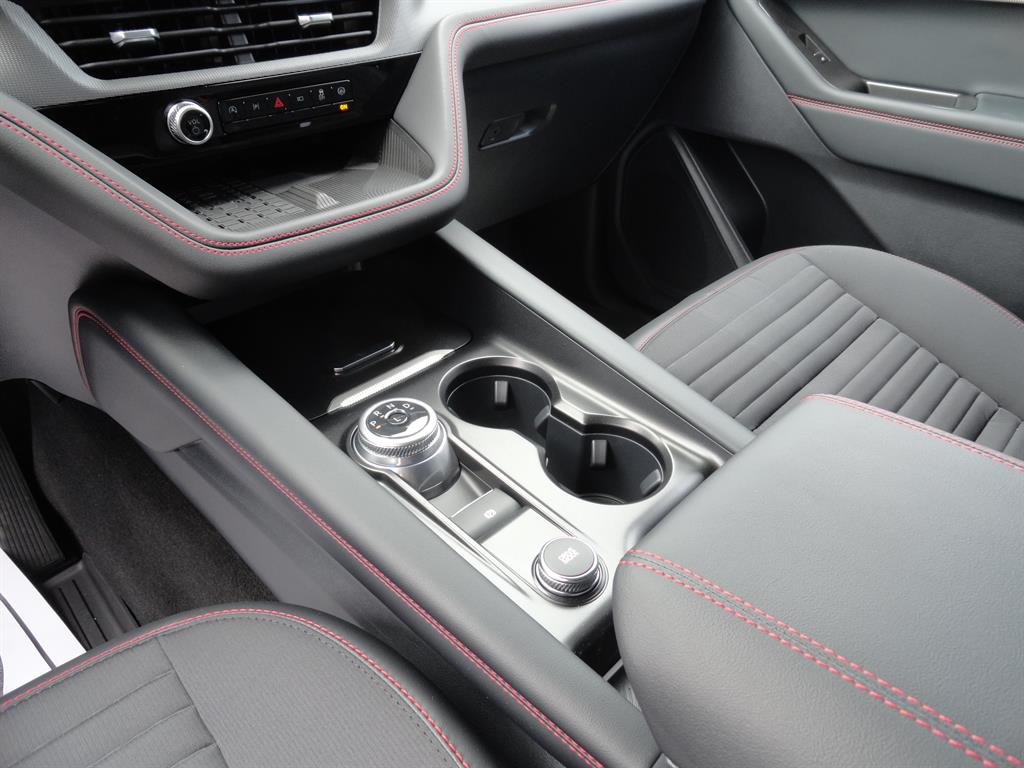 2025 Ford Explorer ST-Line photo 18