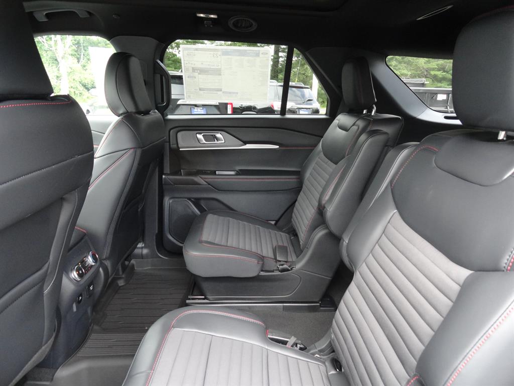 2025 Ford Explorer ST-Line photo 20
