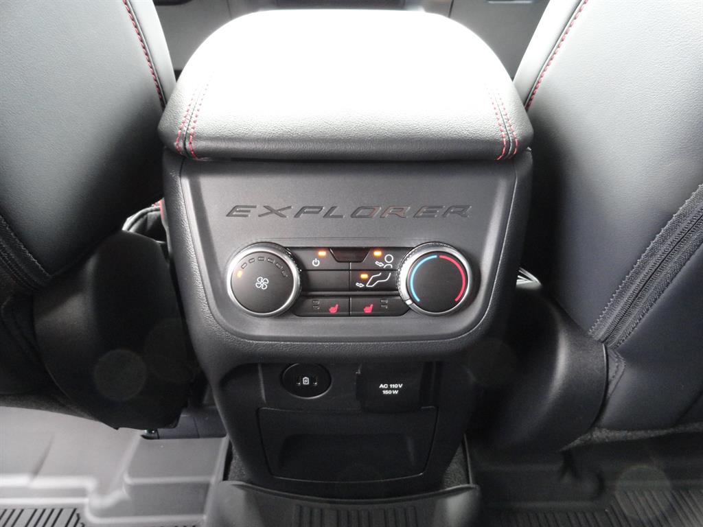 2025 Ford Explorer ST-Line photo 23