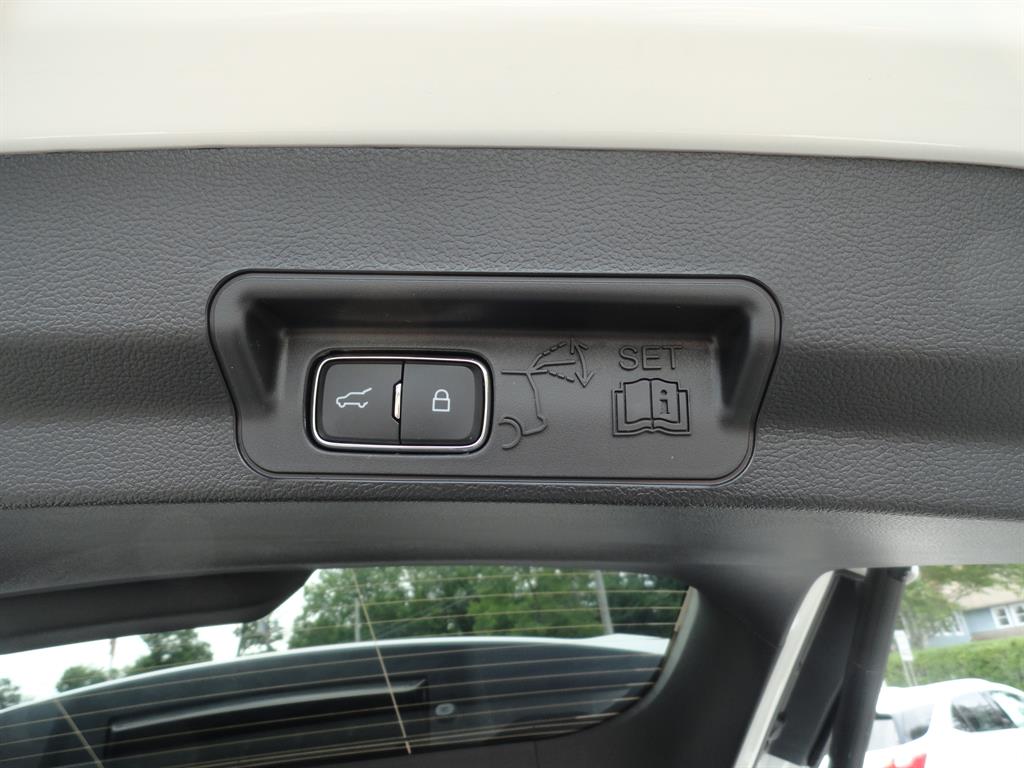 2025 Ford Explorer ST-Line photo 26