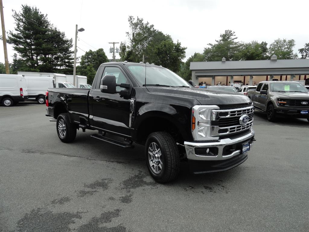 2025 Ford F-350 photo 3