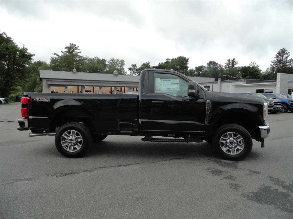 2025 Ford F-350 photo 4