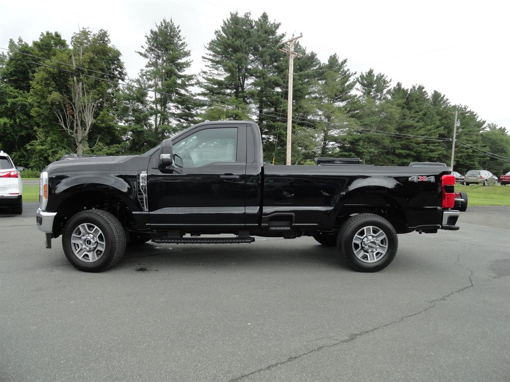 2025 Ford F-350 photo 8